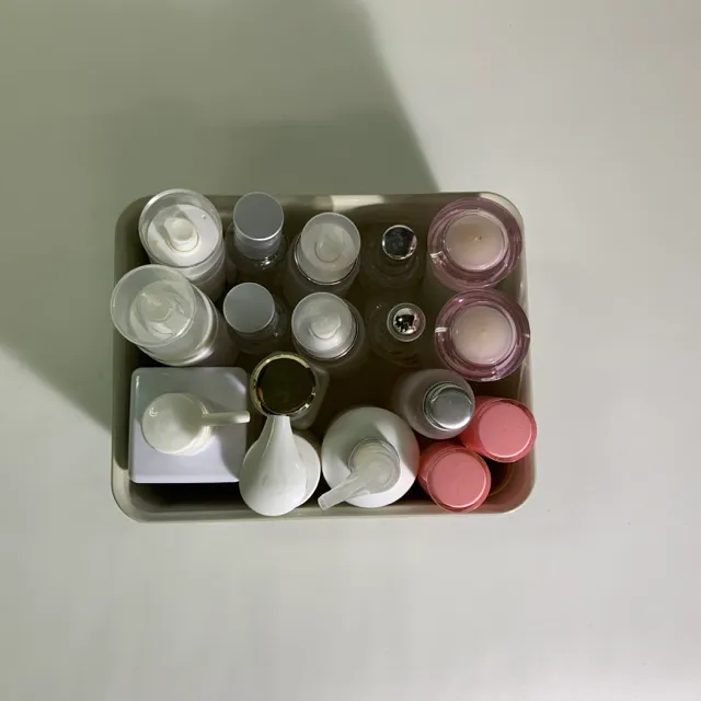 塑膠保養品瓶瓶罐罐 2