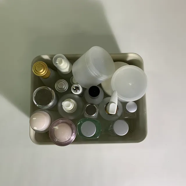 玻璃保養品瓶瓶罐罐 2
