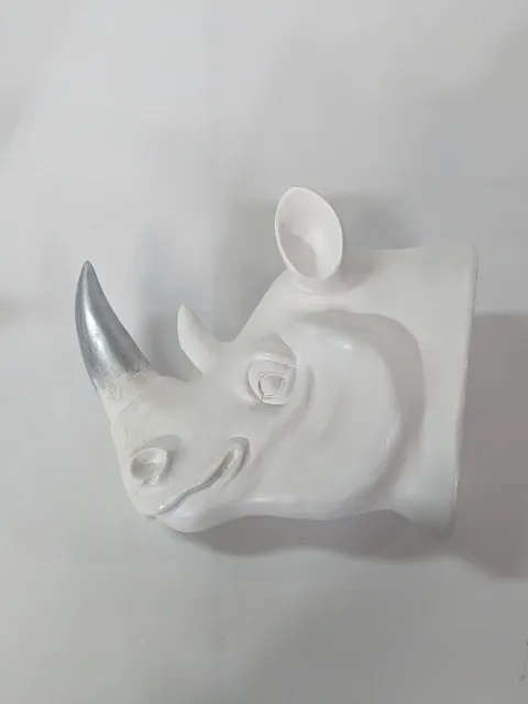 樹脂白色犀牛頭牆面掛飾 2