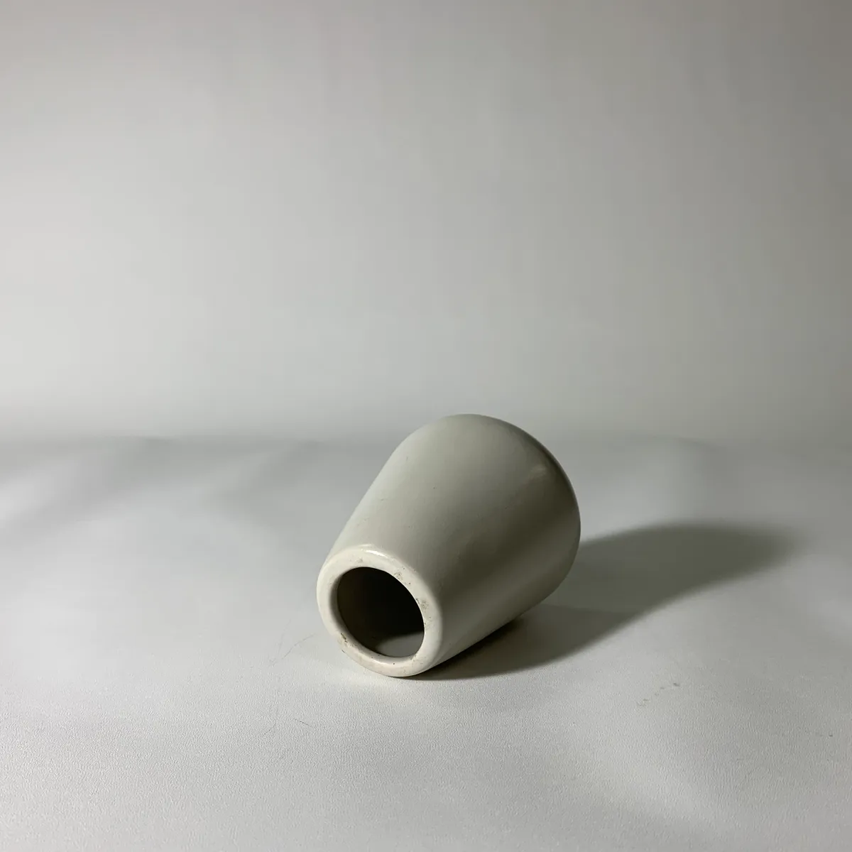 陶瓷白色小花瓶 2