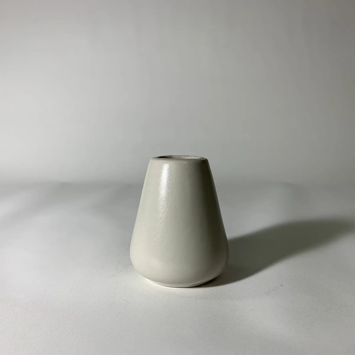 陶瓷白色小花瓶