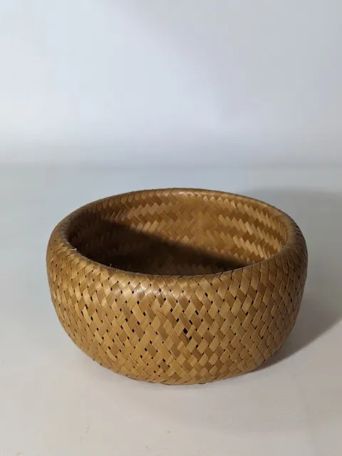 竹編棕色圓形收納籃