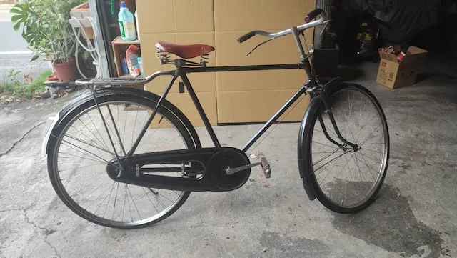 黑色老式自行車