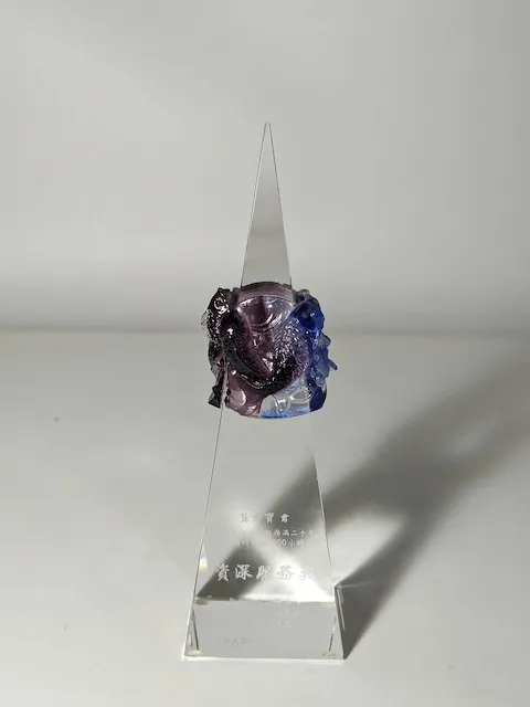 玻璃透明角錐紫藍色魚獎盃