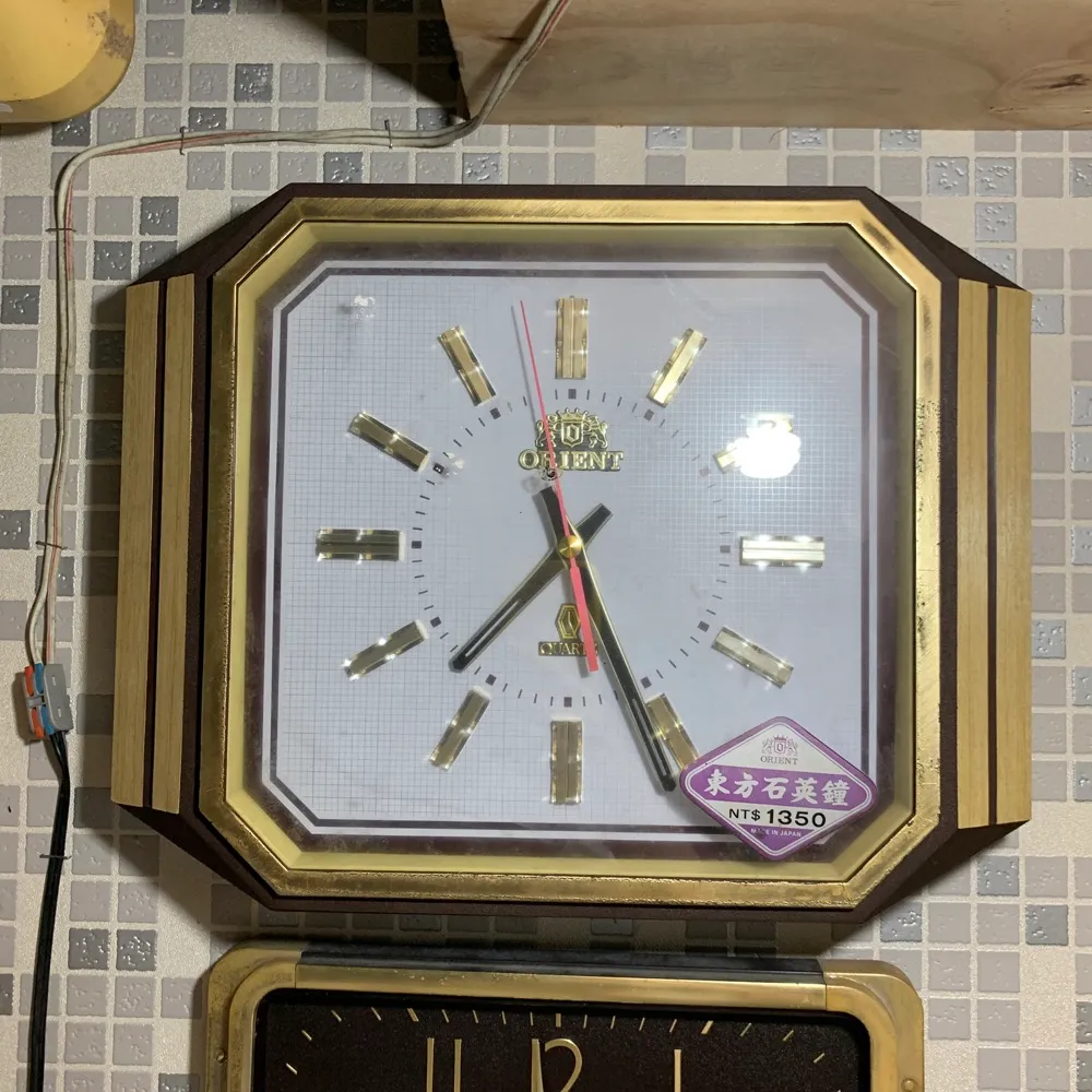 金色Orient塑膠掛鐘