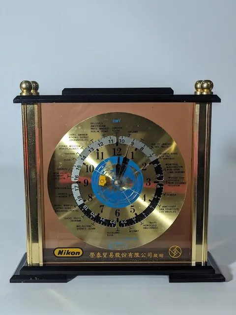 黑色金色塑膠全時區時鐘(Y)