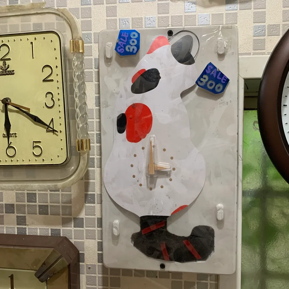 白色貓咪掛鐘