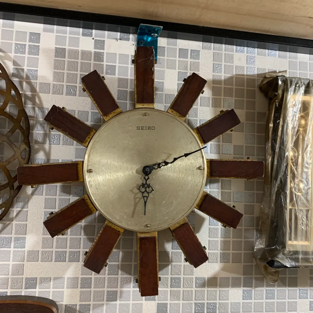 棕色Seiko cross掛鐘