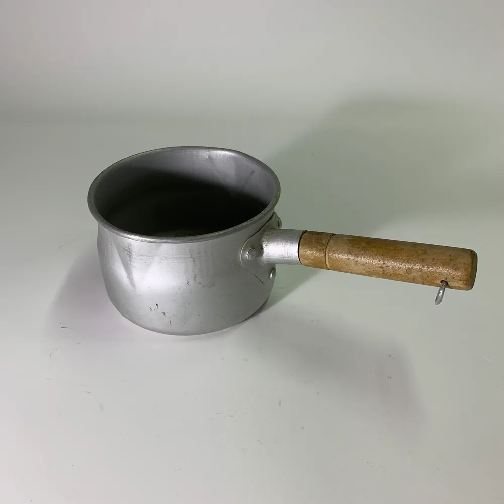 鋁製銀色木柄牛奶鍋