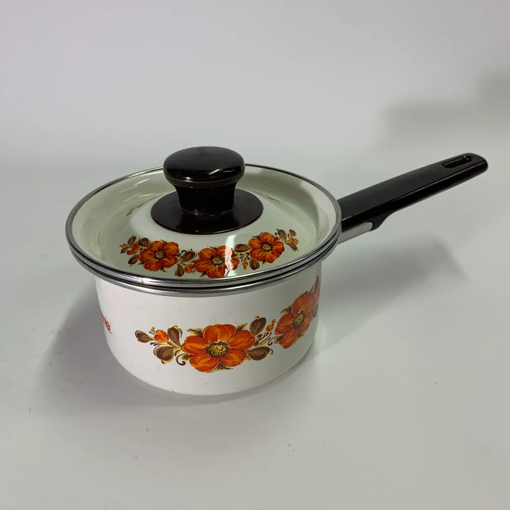 珐瑯白色花朵圖騰含蓋牛奶鍋