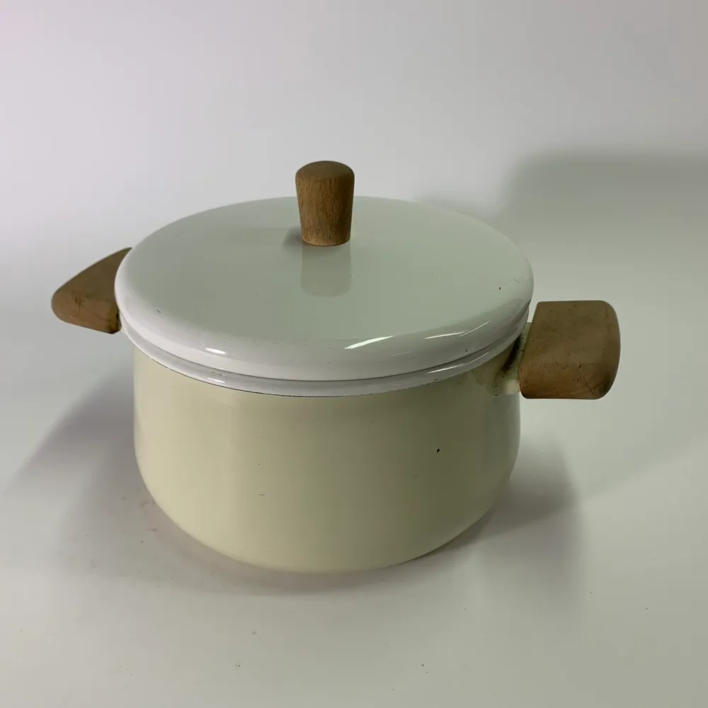琺瑯米色木質雙耳琺湯鍋