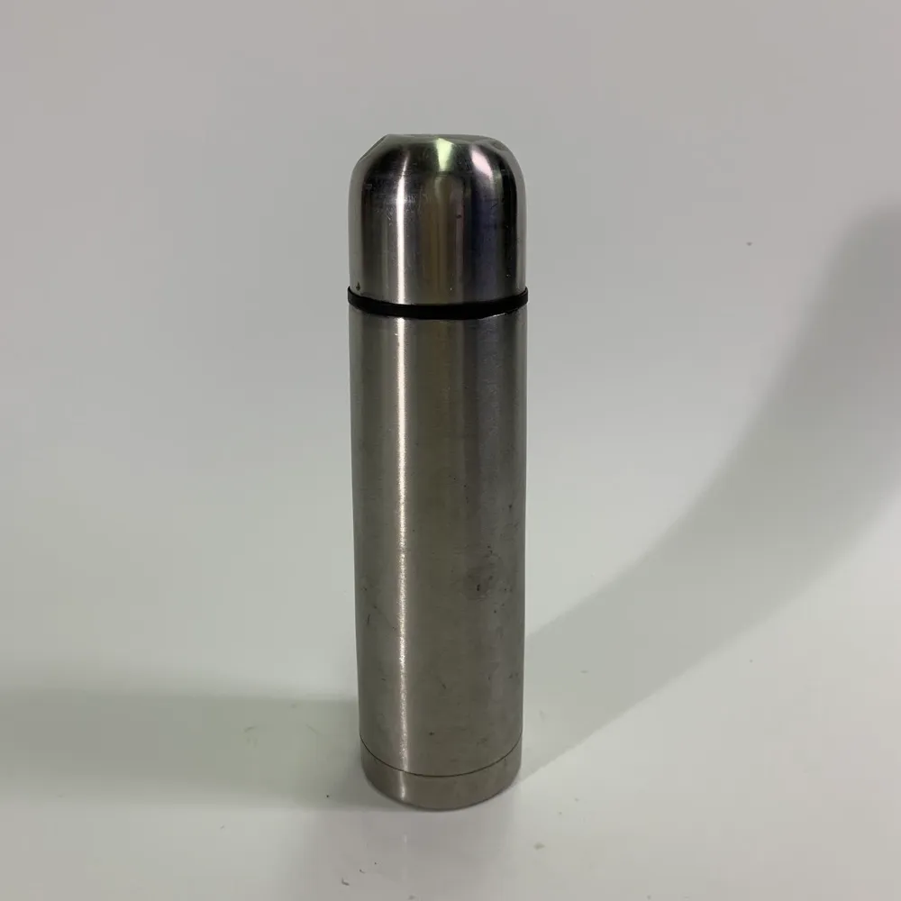 金屬銀色保溫瓶