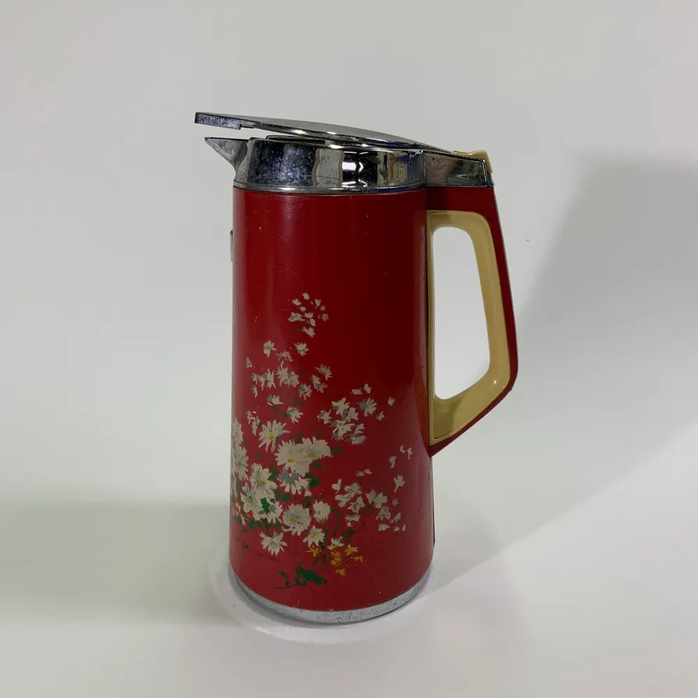 金屬紅色早期熱水壺