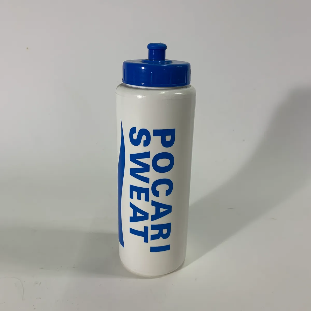 塑膠白色藍色POCARI SWEAT運動水壺