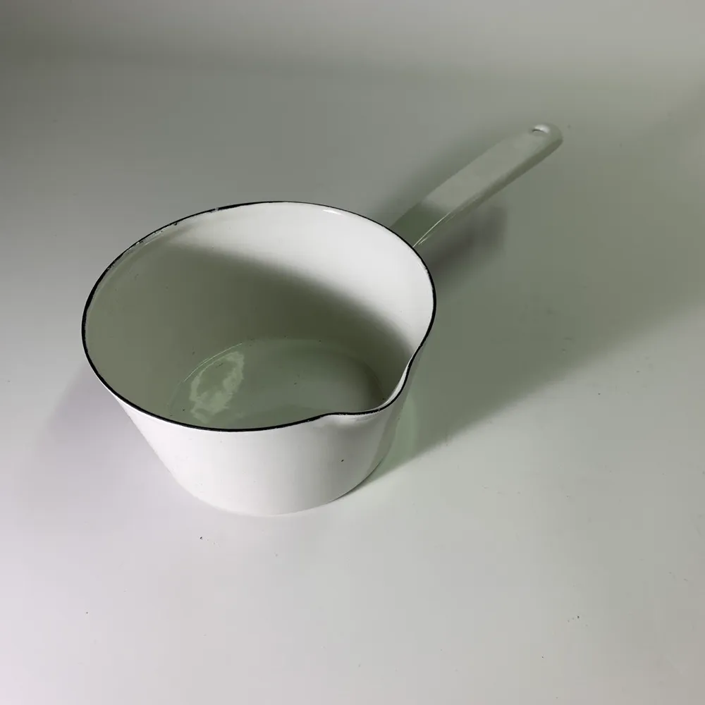 珐瑯白色牛奶鍋