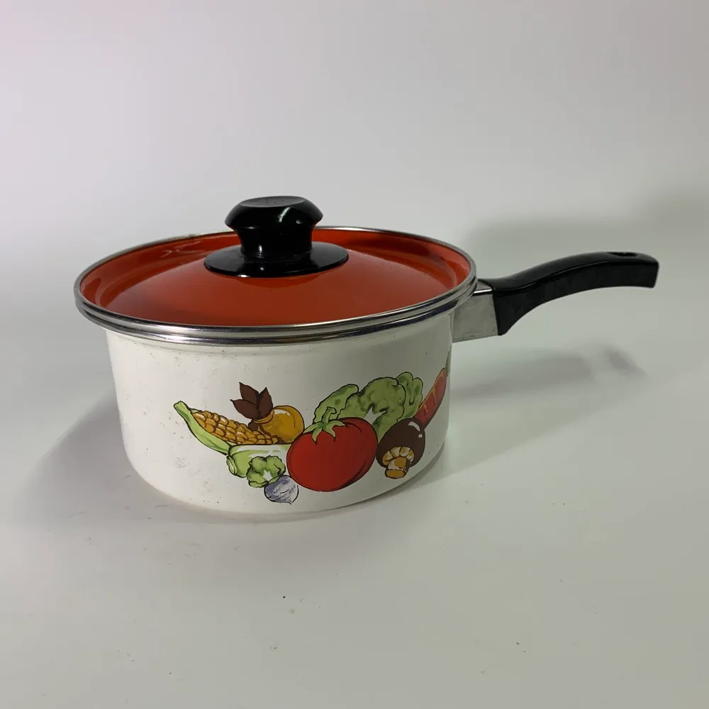 琺瑯米色蔬菜圖騰單柄湯鍋