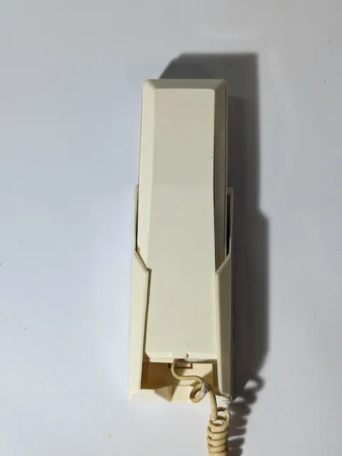 白色塑膠壁掛有線電話 2