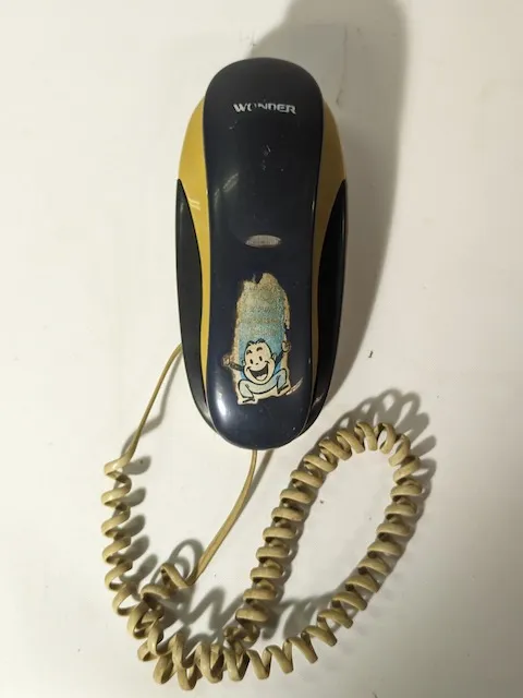 深藍色塑膠壁掛有線電話