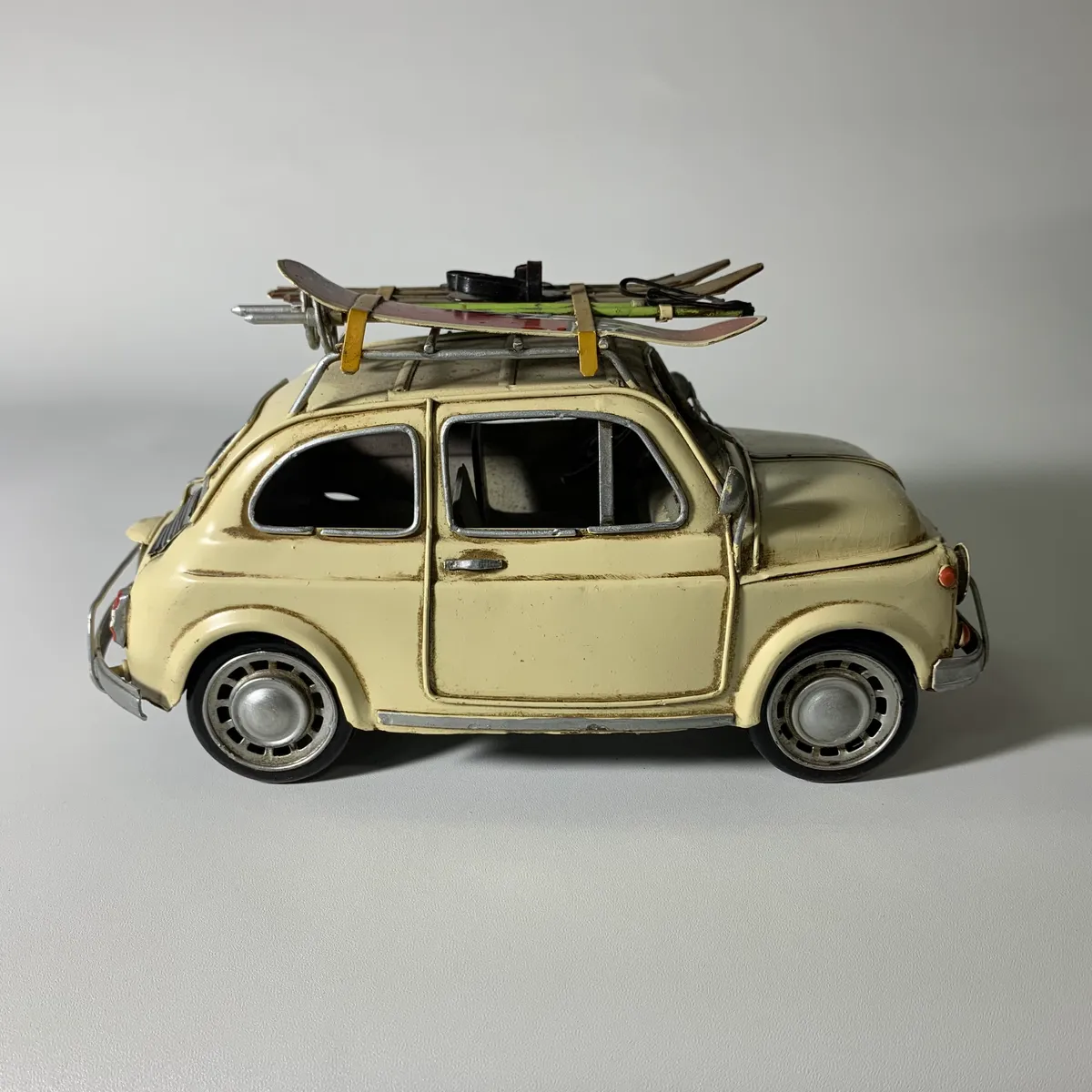 金屬米色汽車模型 2