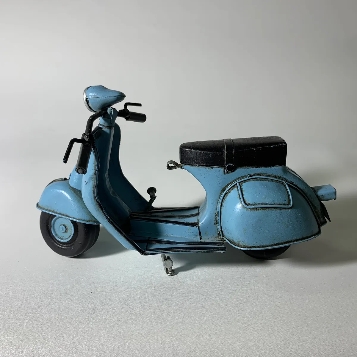 金屬藍色機車模型 3