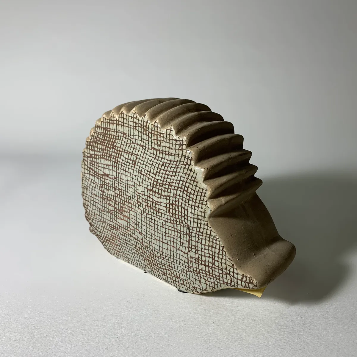 陶瓷棕色格紋刺蝟擺飾 2