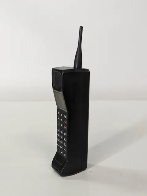 塑膠黑色motorola黑金剛大哥大(純擺飾含充電座） 2