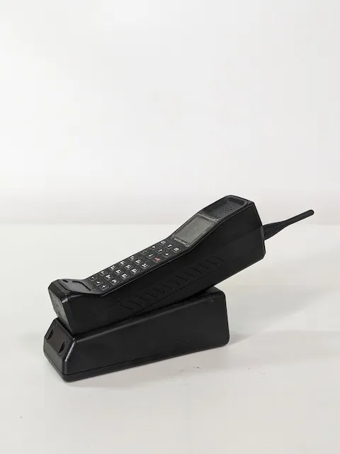 塑膠黑色motorola黑金剛大哥大(純擺飾含充電座） 3