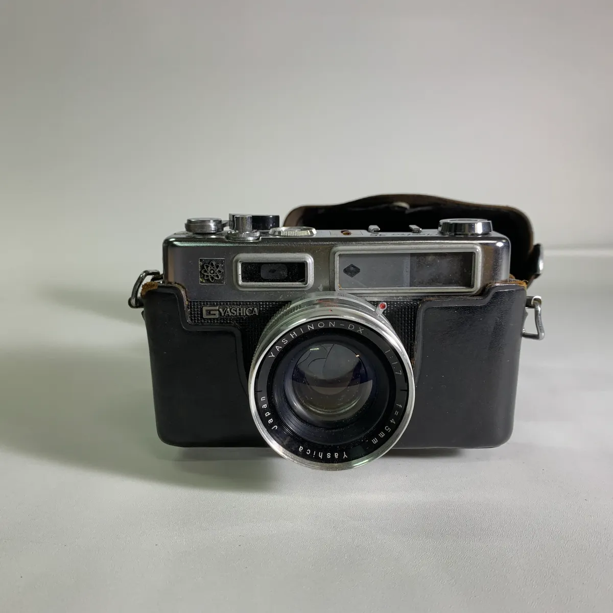 yashica 35 black with case