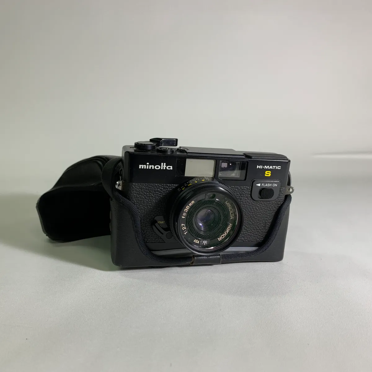 minolta black with case