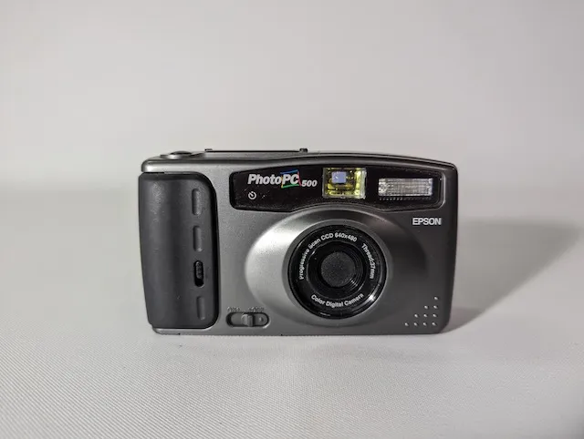 塑膠黑色數位相機(Epson photo pc 500)