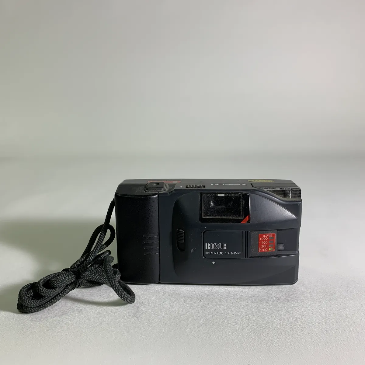 塑膠黑色底片相機(Ricoh YF20 black)