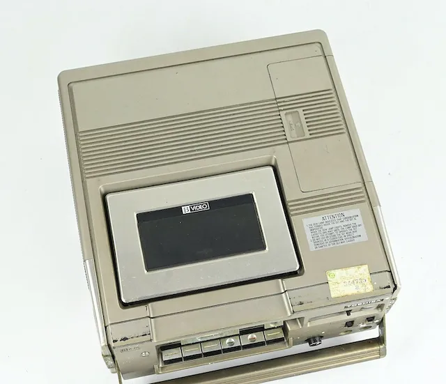 銀色toshiba video cassette recorder 2