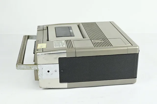 銀色toshiba video cassette recorder 3