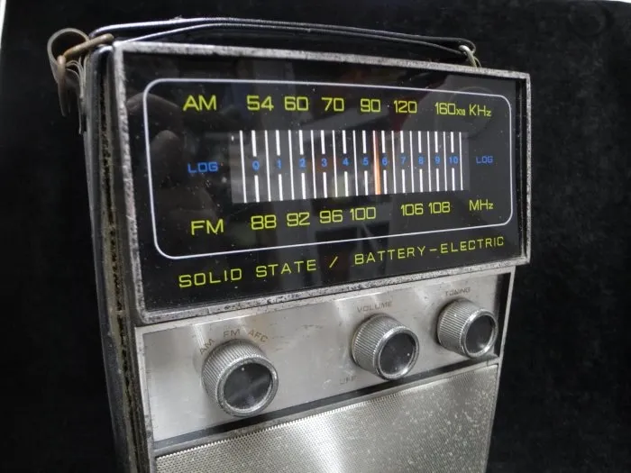 銀色 老式FM-AM 手提式收音機 3