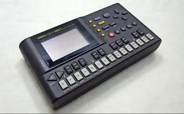 黑色 yamaha qy 20 midi 處理器