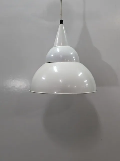 白色造型烤漆吊燈