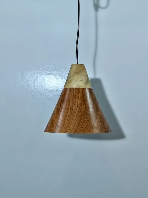 鐵質仿木錐型吊燈