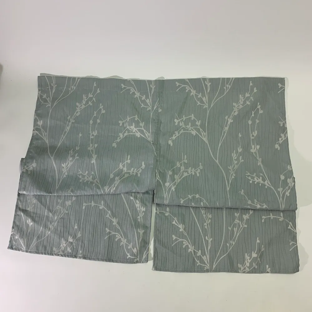 灰白色古典風聚酯纖維雙開門簾