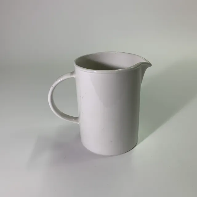 白色陶瓷花瓶有手把