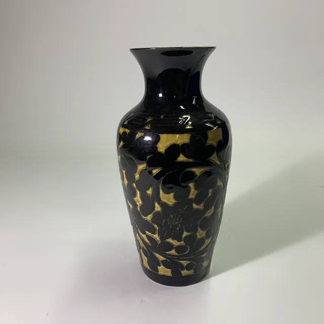 咖啡色古典花紋花瓶