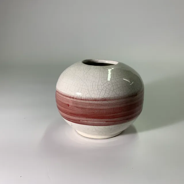 白色紅衡紋小花瓶