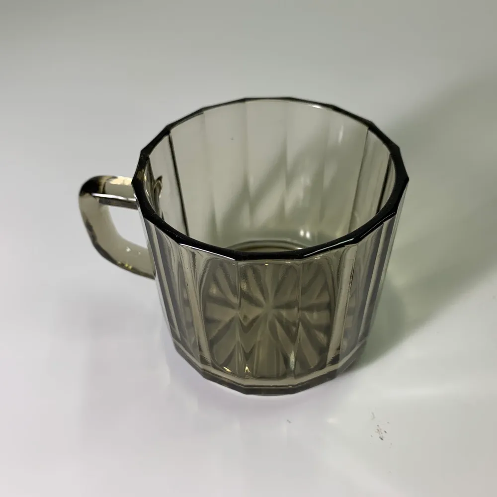 咖啡色透明杯子