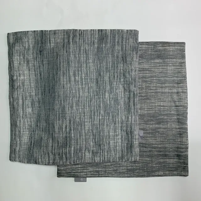 灰色 pillow case