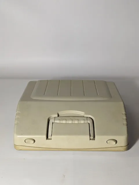 鐵質Olympia Traveller De Luxe S Typewriter白色打字機(外殼白色) 2