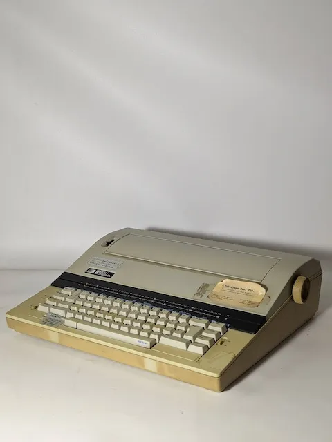 鐵質Smith Corona XE 5200白色打字機(外殼白色)