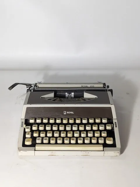 鐵質Smith Corona XE 5200咖啡色打字機(無外殼)
