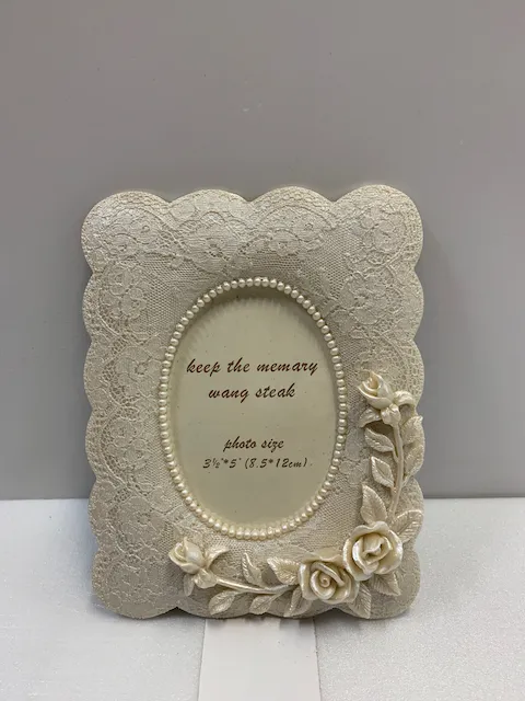 米色布質蕾絲相框