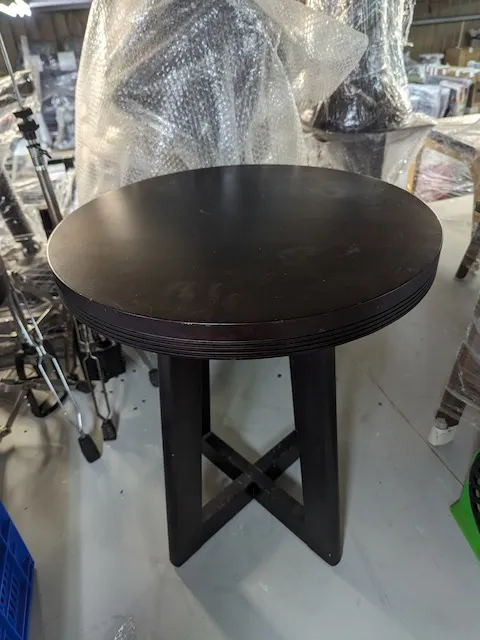 棕色木質圓形茶几