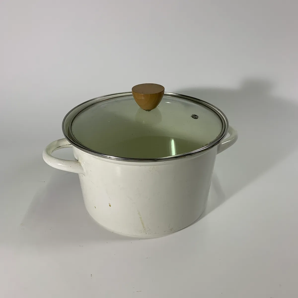 白色陶瓷郭具 有玻璃蓋子