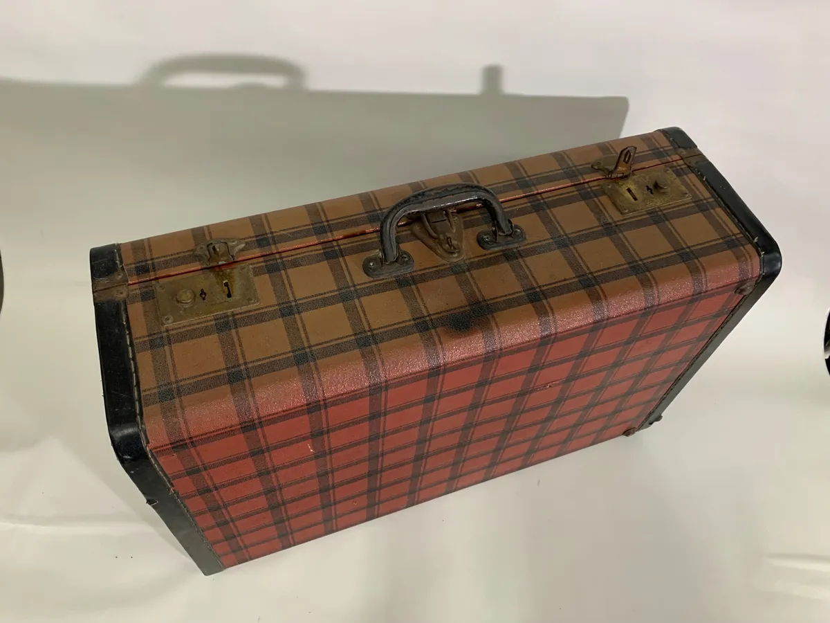 紅色格紋行李箱 2